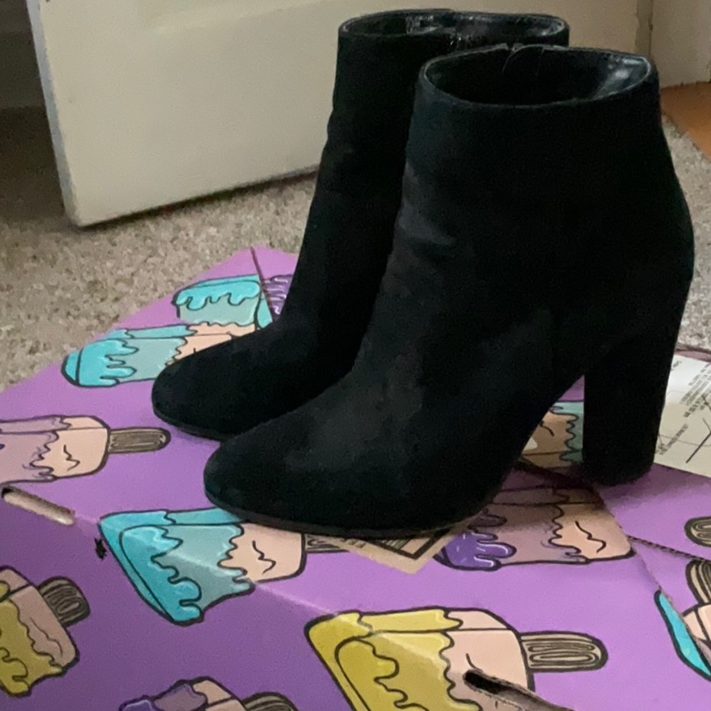Steve Madden suede boots